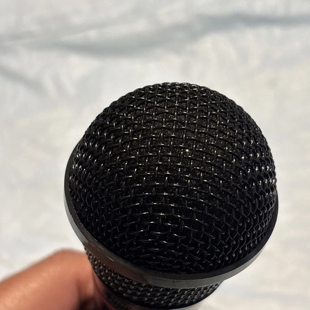 Universal Wired Dynamic Microphone 9.5ft Cord 1/4